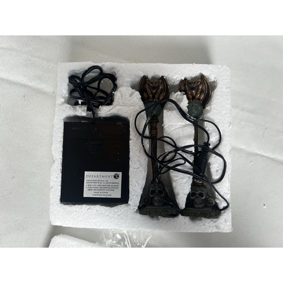 New Set Of 2 Dept 56 Halloween Village Accessories Gargoyle Lamp Posts In Box - Picture 3 of 6